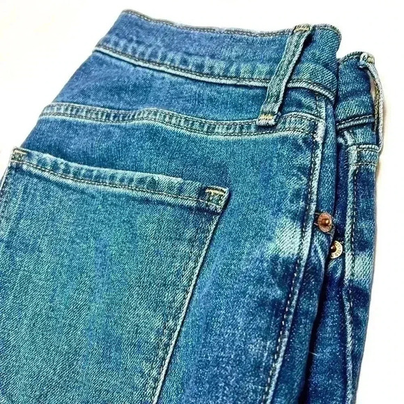 Old Navy Boyfriend Mid Rise Jeans Distressed Size 6 Fringe Cut Off Denim Country - Picture 4 of 7